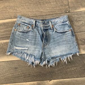 NWOT Levi’s Distressed 501 Shorts